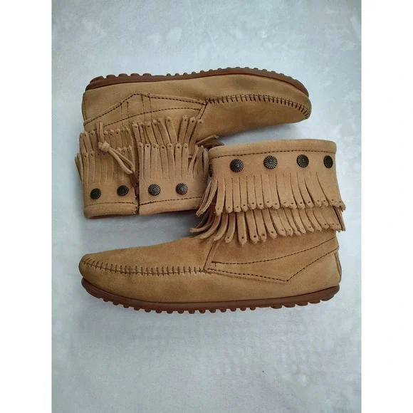 Minnetonka Womens Tan Suede Fringe Ankle Boots Moccasin Style Size 6 - Picture 7 of 9